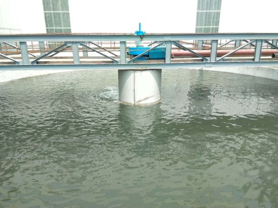污水攪拌現場